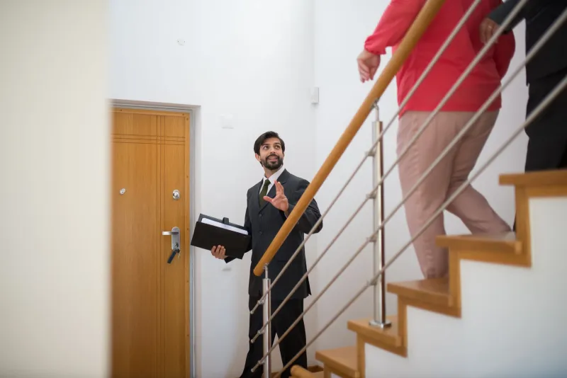 Walk In, Know Instantly: How Sharp Buyers Read a Home in Under 60 Seconds